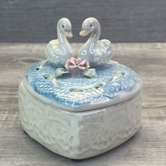 Vintage Heart Shaped Swans Lace Rose Ceramic Trinket Box Blue Vtg - Picture 2 of 11